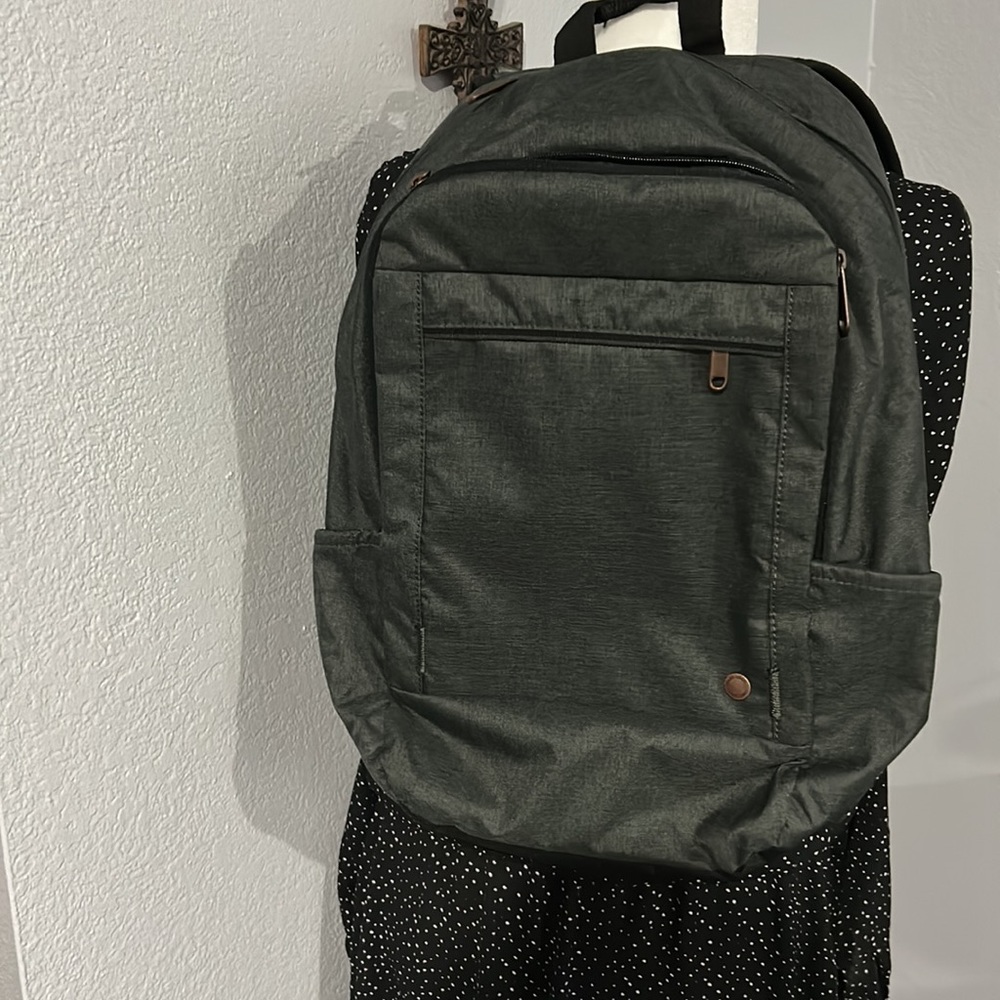 Case Logic laptop backpack. Never even used backpack/laptop bag. - Picture 7 of 7